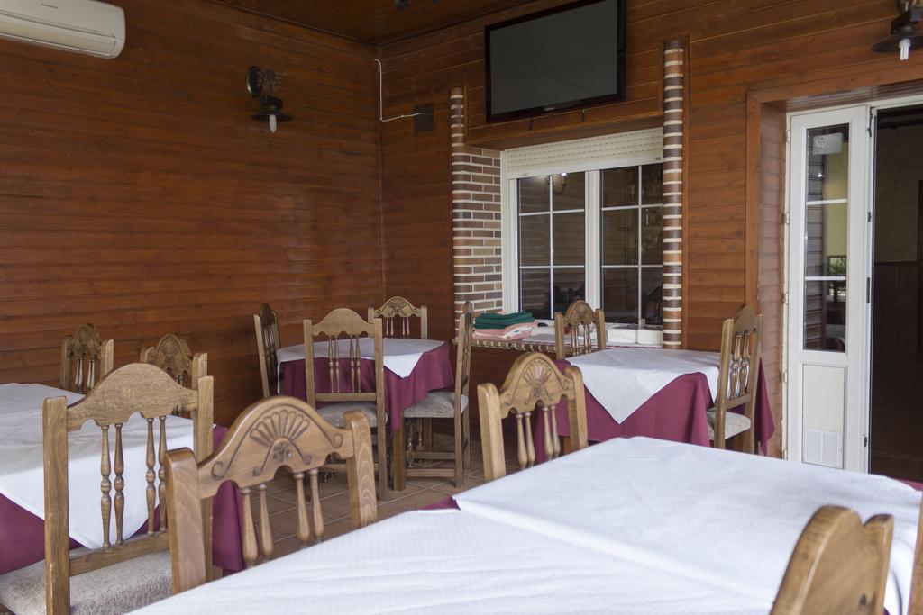 Hostal Dulcinea Esquivias Exterior photo